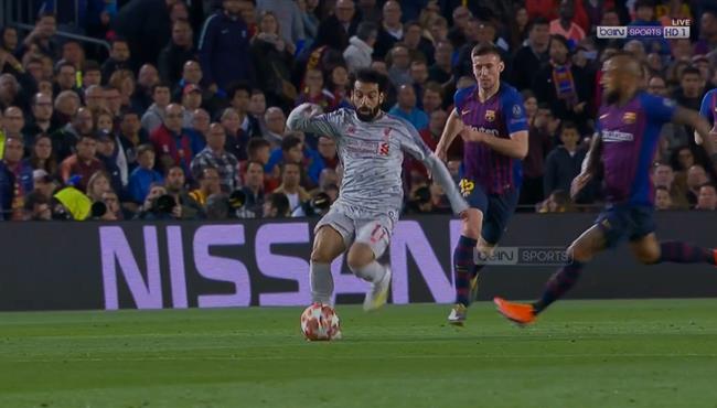 مراوغة محمد صلاح الرائعة لفيدال في مباراة ليفربول وبرشلونة