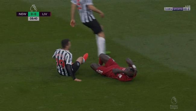 هل حرم الحكم ماني من ركلة جزاء في مباراة ليفربول ونيوكاسل