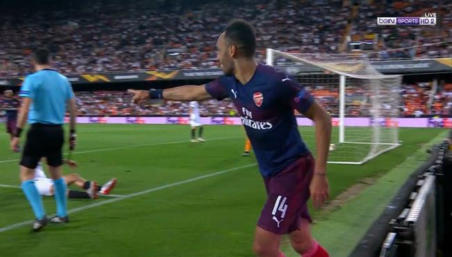 هاتريك اوباميانج في مباراة ارسنال وفالنسيا بالدوري الاوروبي