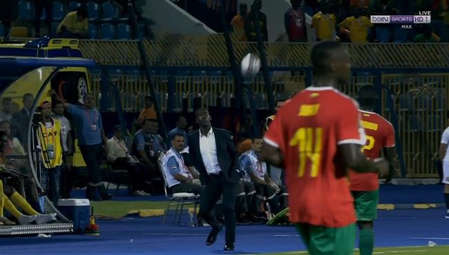 لقطة رائعة من سيدروف في مباراة الكاميرون وغينيا بيساو