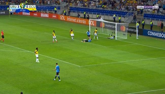 هدف اوروجواي الرابع في مرمي الاكوادور