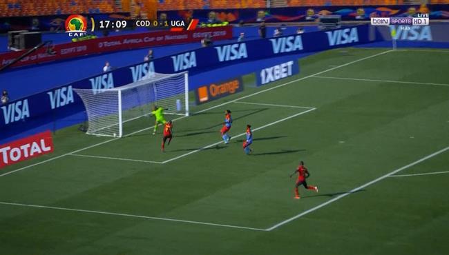 لاعب اوغندا يهدر فرصة هدف محقق امام الكونغو الديمقراطية