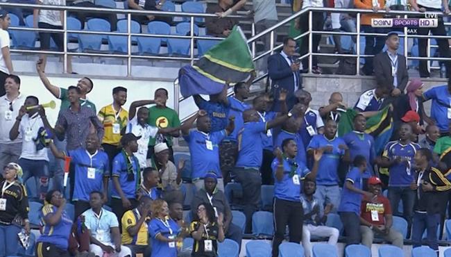 الجماهير تهتف باسم ابوتريكه في مباراة السنغال وتنزانيا