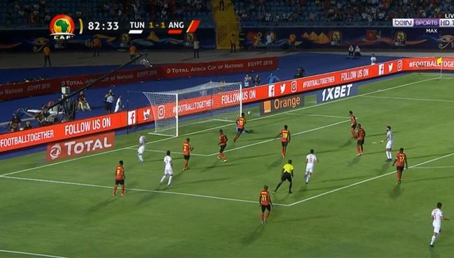 وهبي خازري يهدر فرصة هدف امام انجولا