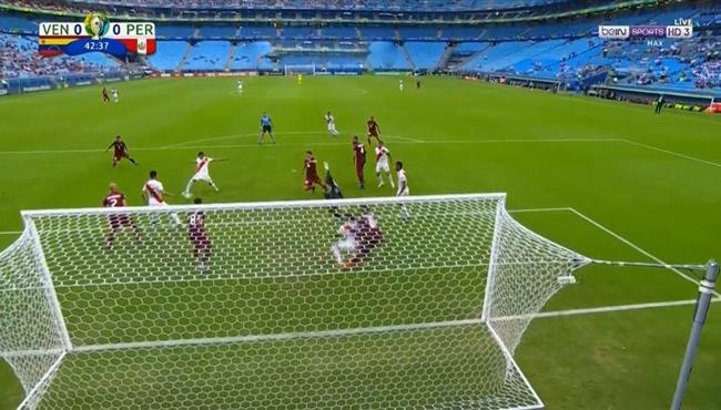 انقاذ رائع من مدافع فنزويلا لهدف مؤكد امام بيرو في كوبا امريكا