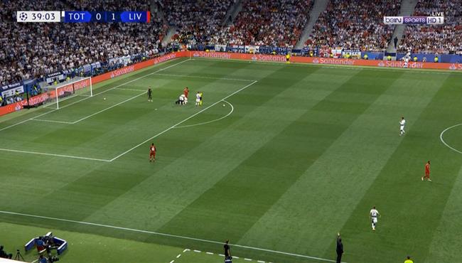 محمد صلاح يشرب الماء وقت اذان المغرب في نهائي دوري ابطال اوروبا