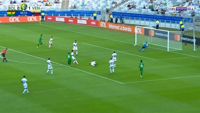 القائم يحرم لاعب بوليفيا من تسجيل هدف رائع في مرمي فنزويلا