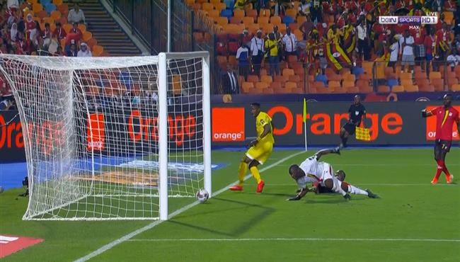 حارس اوغندا ينقذ هدف محقق لزيمبابوي من علي خط المرمي في كأس امم افريقيا