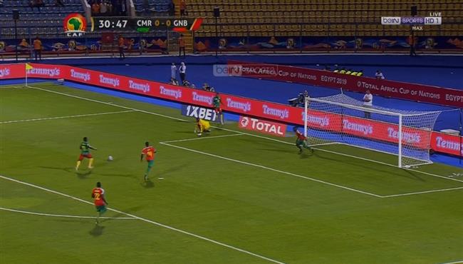 مهاجم الكاميرون يهدر هدف محقق والمرمي خالي من حارسه