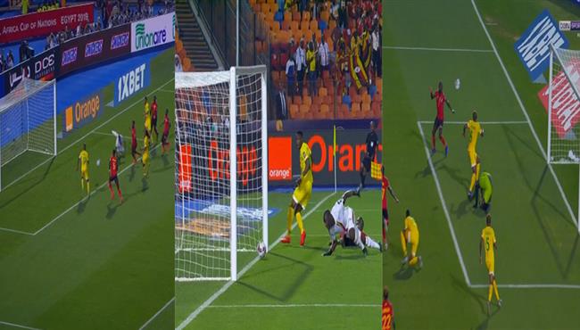 شاهد 3 فرص غريبة مهدرة في مباراة اوغندا وزيمبابوي المرمى مسحور