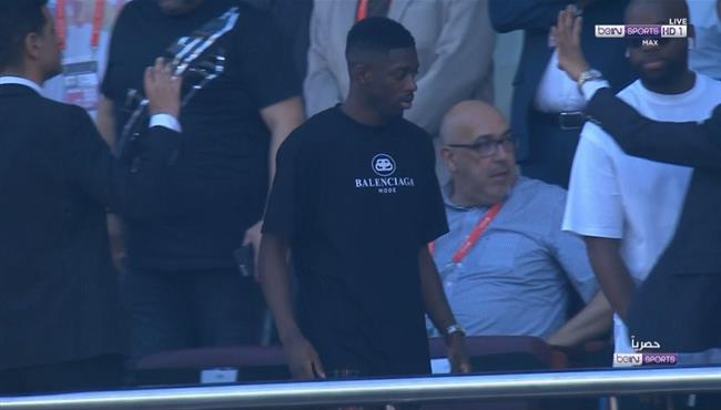 عثمان ديمبيلي يظهر في مدرجات استاد السلام