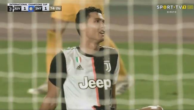 كريستيانو رونالدو يتلاعب بحارس مرمي انترميلان ويهدر فرصة هدف محقق