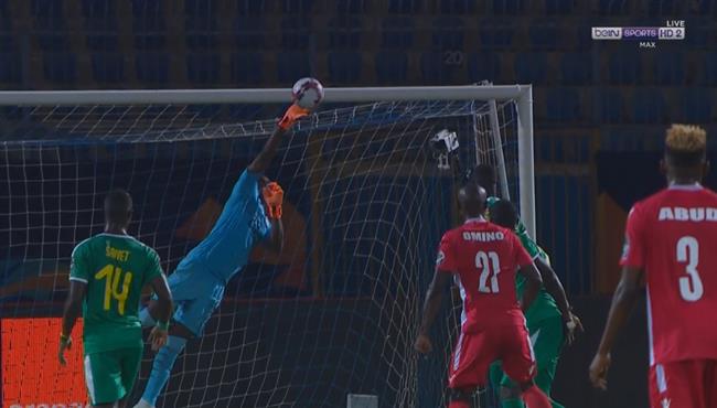 تصدي حارس السنغال الرائع ينقذ مرماه من هدف مؤكد لكينيا