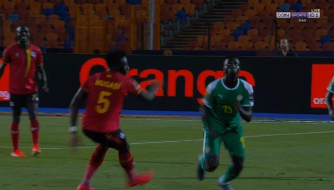 مراوغه رائعه في مباراة السنغال واوغندا بكأس امم افريقيا