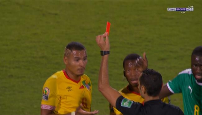 طرد لاعب بنين امام السنغال في كأس امم افريقيا
