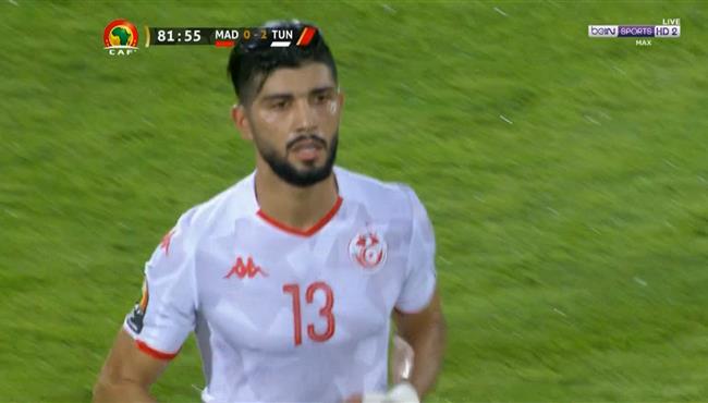 تحية الجماهير لحظة تبديل فرجاني ساسي في مباراة تونس ومدغشقر