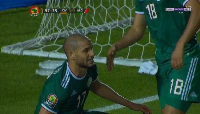 استبسال وروح قتالية رائعة من عدلان قديورة في مباراة الجزائر وكوت ديفوار