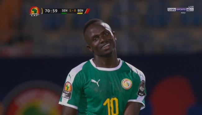 حارس بنين يتصدي لأنفراد من ماني في كأس امم افريقيا