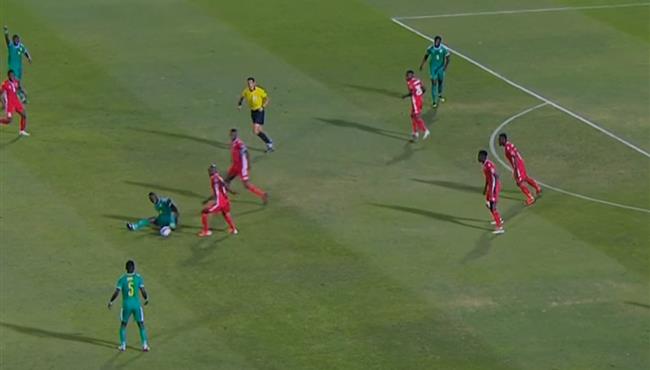 سقوط كوميدي لـ ساديو ماني في مباراة السنغال وكينيا