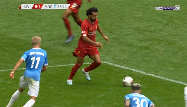 الحارس يمنع محمد صلاح من تسجيل هدف التعادل لليفربول امام مانشستر سيتي