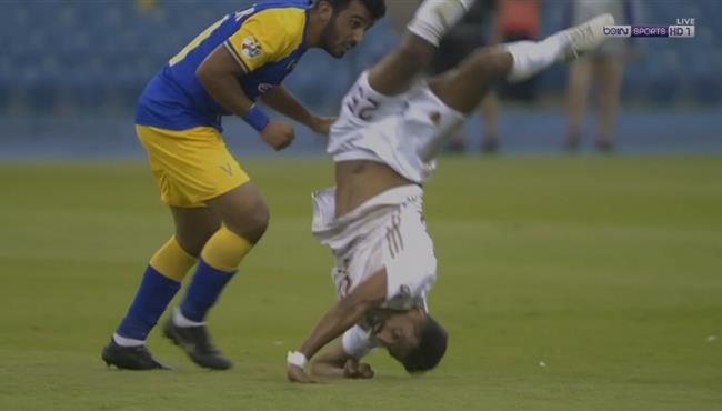 سقوط مفزع لـ فواز عوانة في مباراة النصر والوحدة