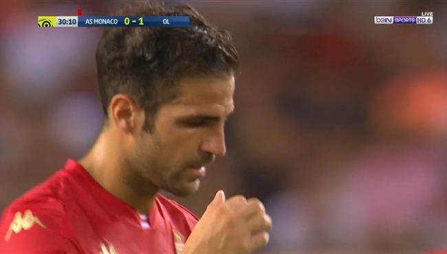 طرد فابريجاس في مباراة موناكو وليون بالدوري الفرنسي