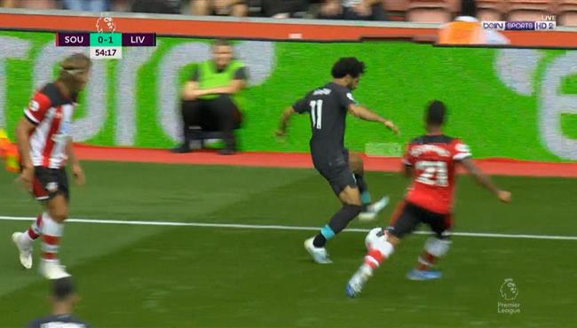 تمريرة رائعة بالكعب من محمد صلاح في مباراة ليفربول وساوثهامبتون