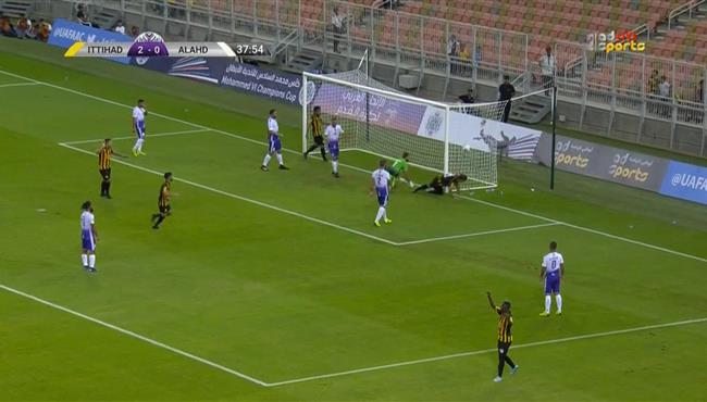هدف الاتحاد الثالث في مرمي العهد بالبطولة العربية
