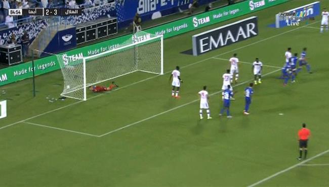 هدف الهلال الرابع في مرمي أبها بالدوري السعودي عمر خريبين