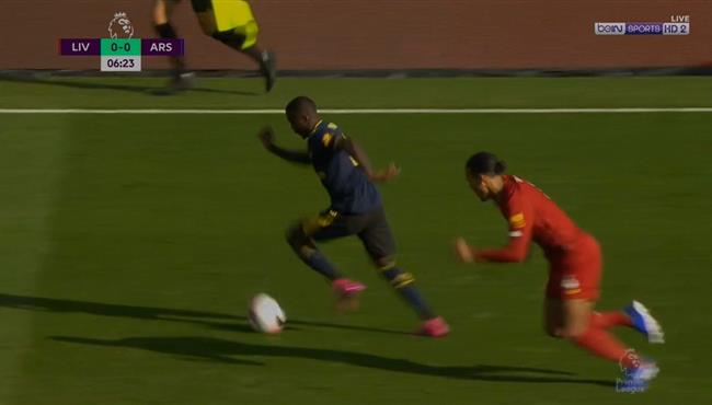 مراوغة بيبي لفان دايك في مباراة ليفربول وارسنال
