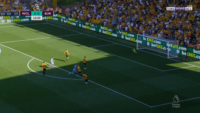 هدف بيرنلي الرائع في مرمي ولفرهامبتون بالدوري الانجليزي