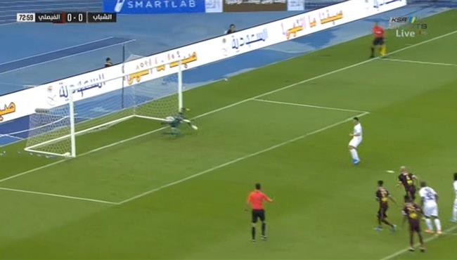 لاعب الشباب يهدر ركلة جزاء امام الفيصلي في الدوري السعودي