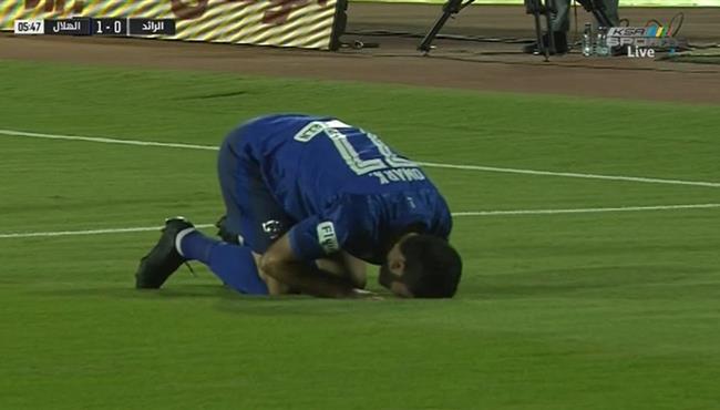 هدف الهلال الاول في مرمي الرائد عمر خربين