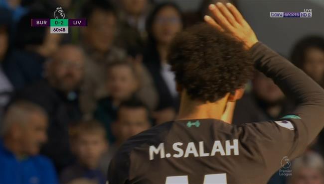 محمد صلاح يعتذر لفيرمينو بعد اهدار فرصة هدف امام بيرنلي