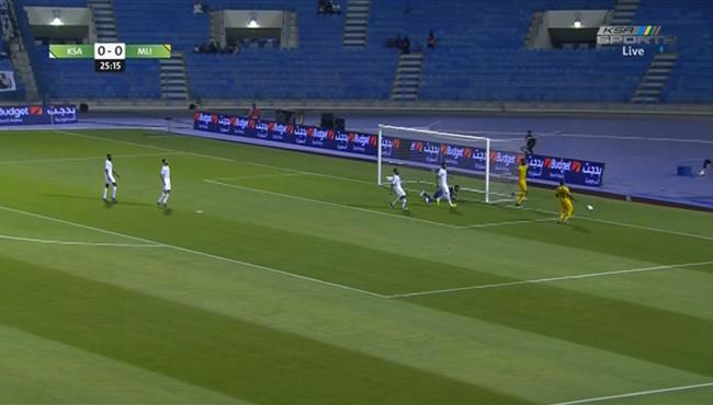 تصدي رائع من عبدالله المعيوف في مباراة السعودية و مالي
