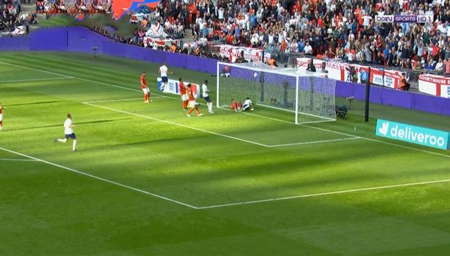 هدف انجلترا الثالث في مرمي بلغاريا سترلينج