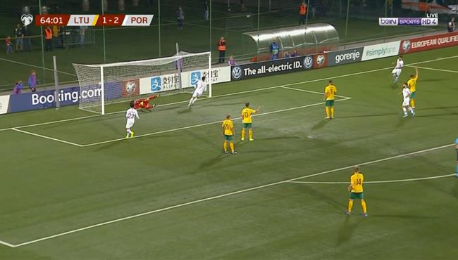 هدف كريستيانو رونالدو الثالث في مرمي لتوانيا بتصفيات امم اوروبا