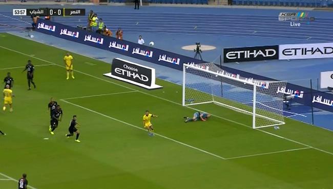 تصدي رائع من حارس مرمي الشباب امام نور الدين امرابط في الدوري السعودي