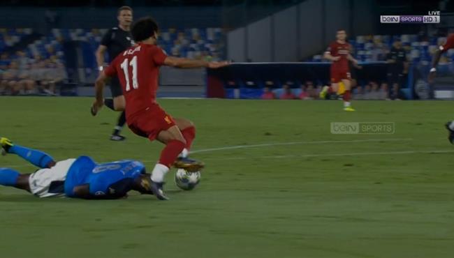 كوليبالي يسقط امام محمد صلاح في مباراة ليفربول ونابولي