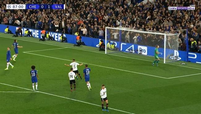 باركلي يهدر ركلة جزاء امام مرمي فالنسيا في دوري ابطال اوروبا