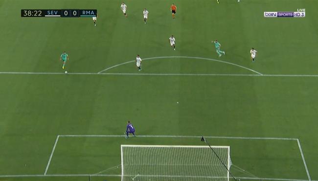 كارفاخال يهدر انفراد في مباراة ريال مدريد واشبيلية
