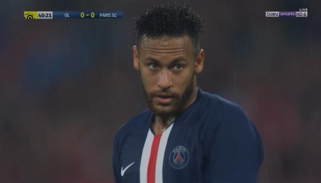 تصدي رائع من حارس ليون يحرم نيمار من هدف عالمي