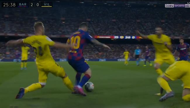 لقطة مهارية رائعة من ميسي في مباراة برشلونة وفياريال