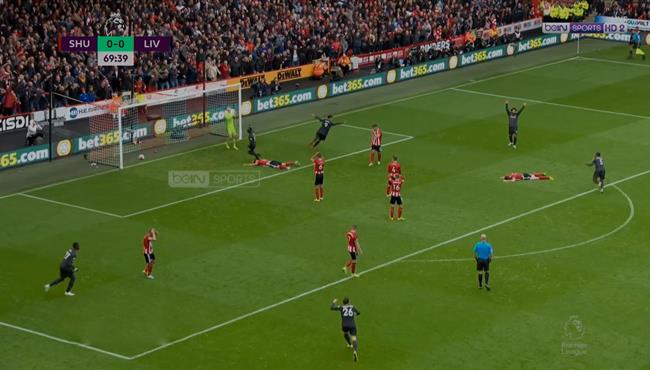 هدف ليفربول الاول في مرمي شيفيلد بالدوري الانجليزي بعد خطأ قاتل من الحارس