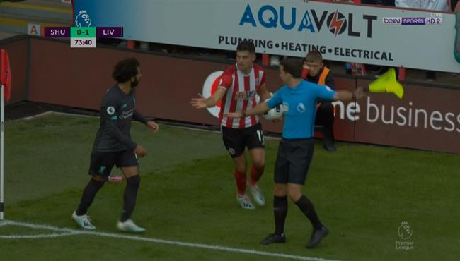 محمد صلاح يرفض مصافحة لاعب شيفيلد بعد التحام بينهما