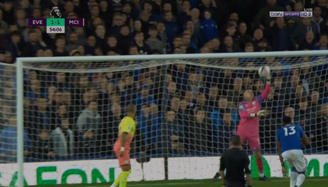 تصدي رائع من ايدرسون ينقذ مانشستر سيتي من هدف محقق لايفرتون