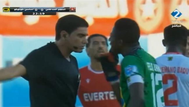 ابراهيم نور الدين يحتسب ركلة جزاء مثيرة للجدل للنجم الساحلي امام كوتوكو