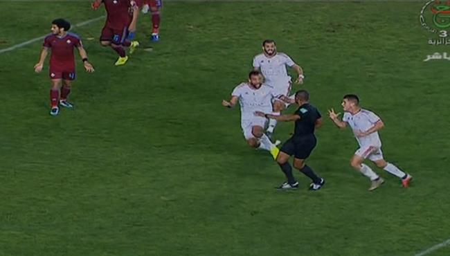 قرار تحكيمي مثير للجدل في مباراة بيراميدز وشباب بلوزداد