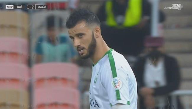 تصدي حارس ابها يحرم عمر السومة من هدف محقق للاهلي
