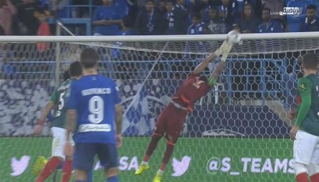 تصدي امبولحي والعارضة يحرمان جيوفينكو من هدف رائع في الاتفاق